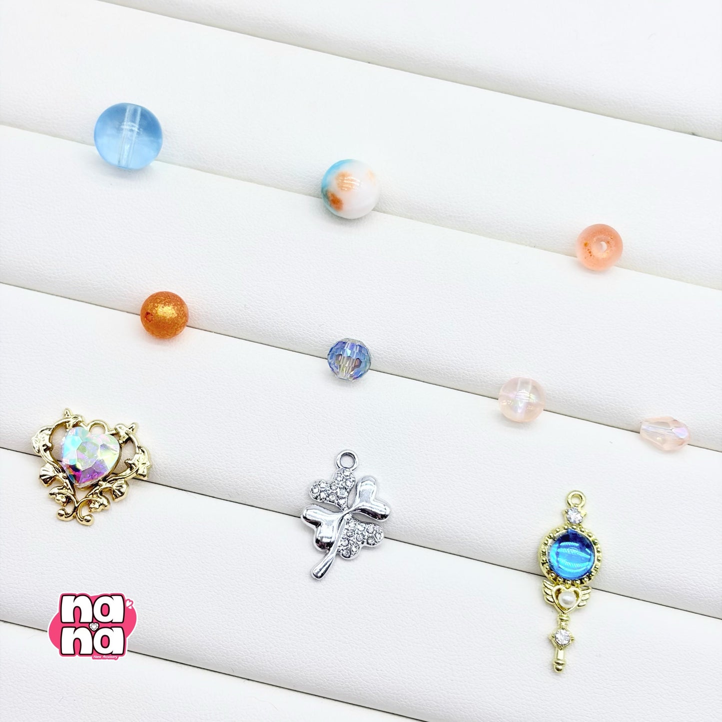 【A1181】いざ 手のなる方へと    高品質天然石XクリスタルXガラス（8+10+12）