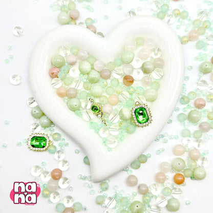 【Y1076】みどりのしずく  高品質クォーツ&ガラス（10*10）