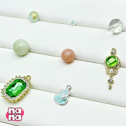 【Y1076】みどりのしずく  高品質クォーツ&ガラス（10*10）